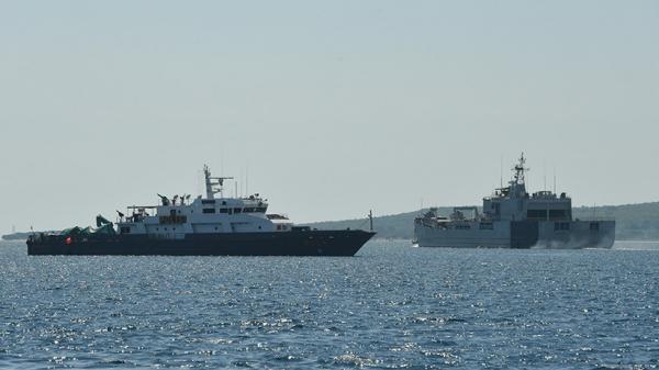 25 Antara Kri Nanggala 3 Keluarga menunjukkan foto Gunadi Fajar Rahmanto salah satu awak KRI Nanggala 402. (Foto: istimewa)