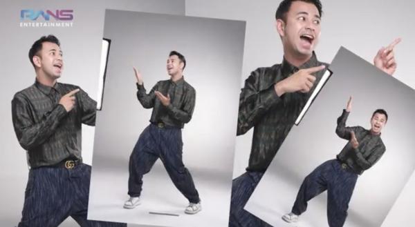 Raffi Ahmad mengenakan busana tradisional Papua. (Foto: Dok YouTube Rans Entertainment)
