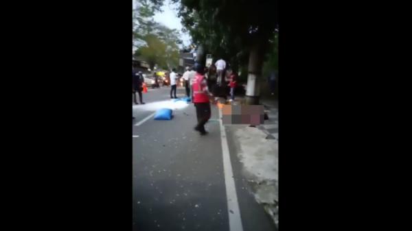 Kecelakaan truk bermuatan garam tabrak pengendara motor di Batu, Jatim (Deni Irwansyah/MNC Portal)