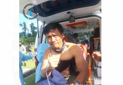 Anggota Brimob yang ditembak KKB di Ilaga dievakuasi ke Timika. (Foto: ist)