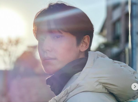 28Lee Do Hyun Bercahaya Lee Do Hyun (Foto: Instagram/Lee Do Hyun)