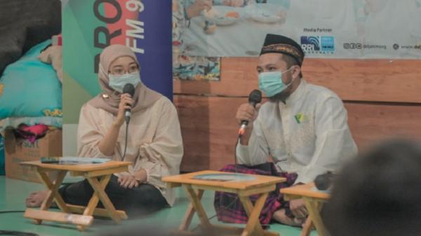 dompet dhuafa 2 Dompet Dhuafa Jawa Timur program Sahur Berkah bersama anak yatim dan dhuafa di Ruang Harapan kawasan bekas Dolly Putat Jaya Kota Surabaya, Kamis (15/4/2021). (Foto: Dompet Dhuafa)