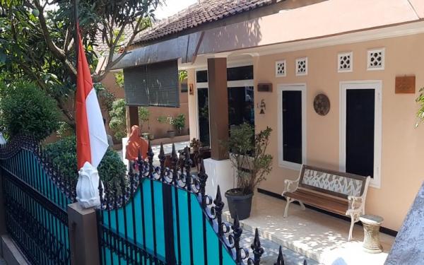 Kediaman Kolonel Laut Iwa Kartiwa di di Gang Haji Saun, Kelurahan Tuguraja, Kecamatan Cihideung, Kota Tasikmalaya, (Foto: iNews/Asep Juhariyono)