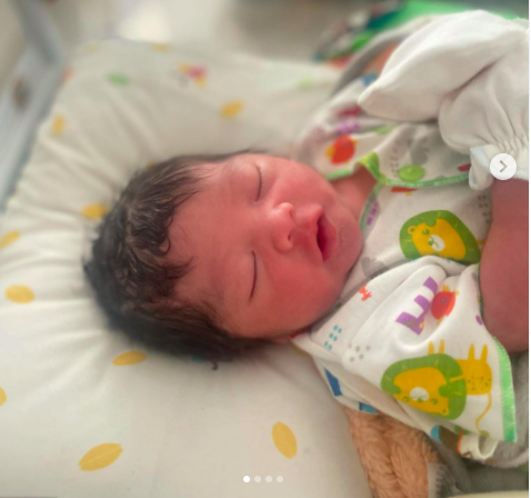 Dirly Idol pamer anak keduanya. (Foto: Instagram/ Dirly)