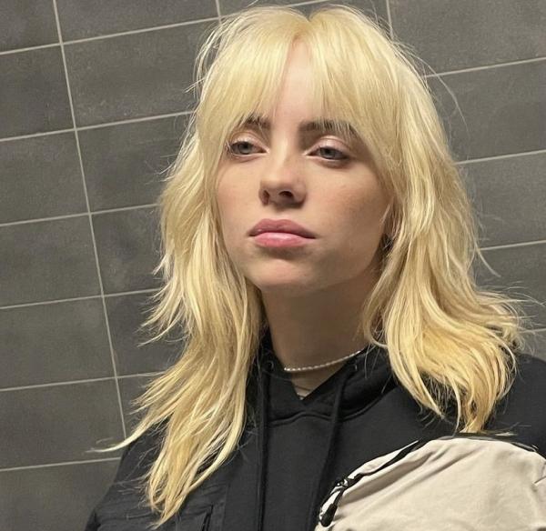03 Billie1 Gaya Billie Eilish dengan rambut blonde. (Foto: Instagram/Billie Eilish)