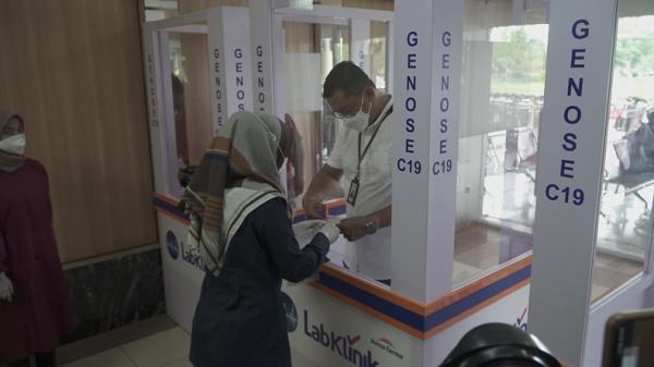 Pemeriksaan Genose C-19 di Bandara Minangkabau Pemeriksaan GeNose C-19 di Bandara Internasional Minangkabau, Sumbar (Rus Akbar/MNC Portal)