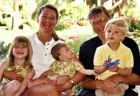Bill Gates 4 Bill Gates bersama istri dan anak-anaknya.