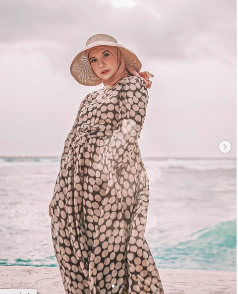 Potret cantik Zaskia Sungkar si ibu muda yang sangat keibuan (Foto: Instagram/Zaskia Sungkar)