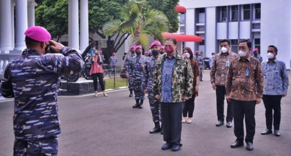 Menko Airlangga Hartarto di Mako Marinir. (Foto: Kemenko Perekonomian).
