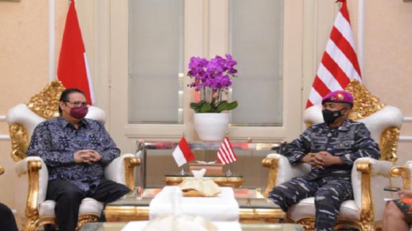 Menko Airlangga Hartarto di Mako Marinir. (Foto: Kemenko Perekonomian).