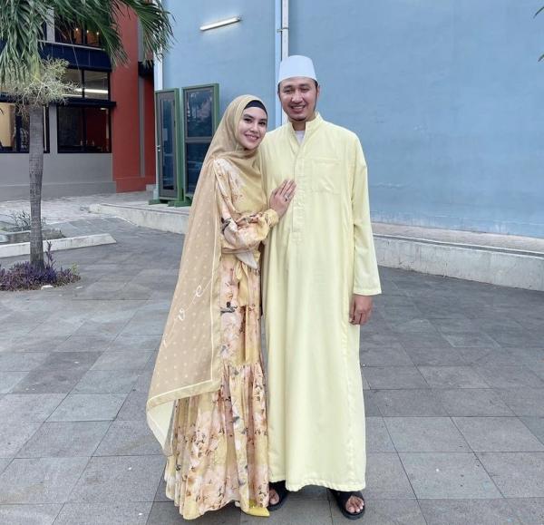 11 Kartika Putri Deretan artis cantik dinikahi uztadz. (Foto: Instagram)