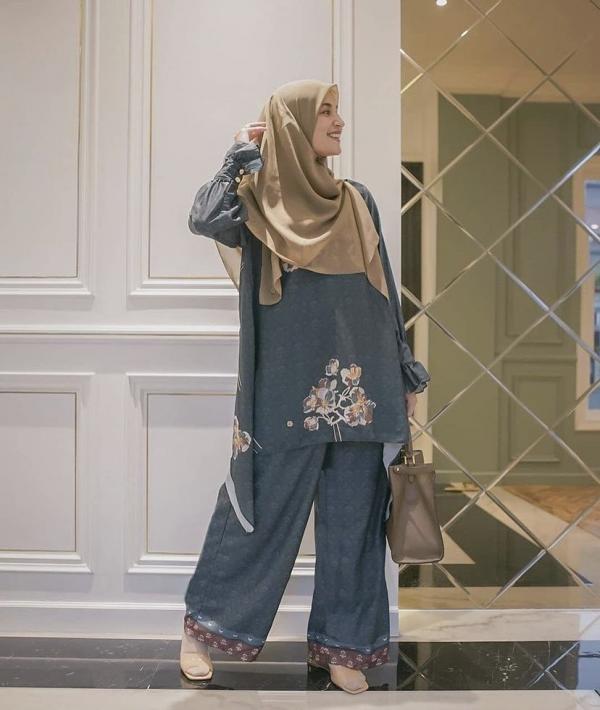 11 Shireen Sunkar inspirasi fashion dari selebriti untuk merayakan Hari Raya Idul Fitri. (Foto: Instagram)