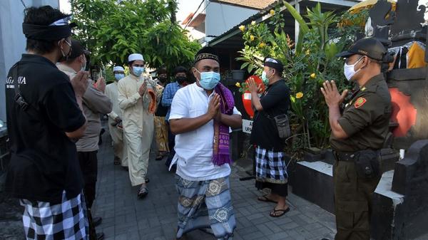 Pecalang Bantu Jaga Keamanan Perayaan Idul Fitri Di Bali