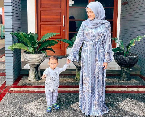 Artis cantik ini merayakan Lebaran pertama dengan status barunya sebagai janda. (Foto: Instagram)