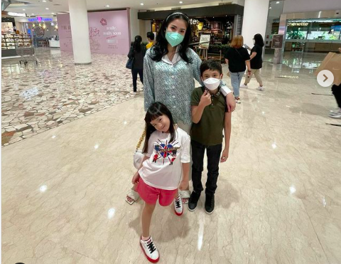 Artis cantik ini merayakan Lebaran pertama dengan status barunya sebagai janda. (Foto: Instagram)