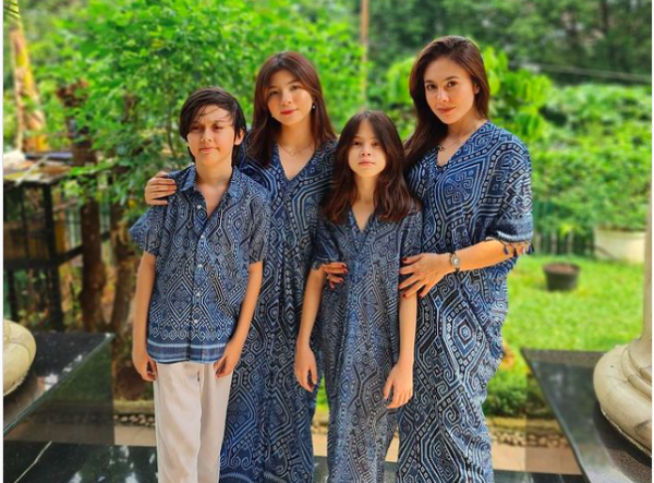 Artis cantik ini merayakan Lebaran pertama dengan status barunya sebagai janda. (Foto: Instagram)