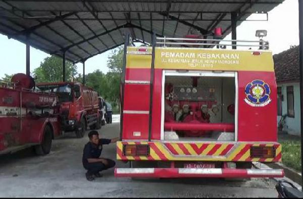 Damkar Kota Medan Nyalakan Sirene Di Detik-Detik Proklamasi