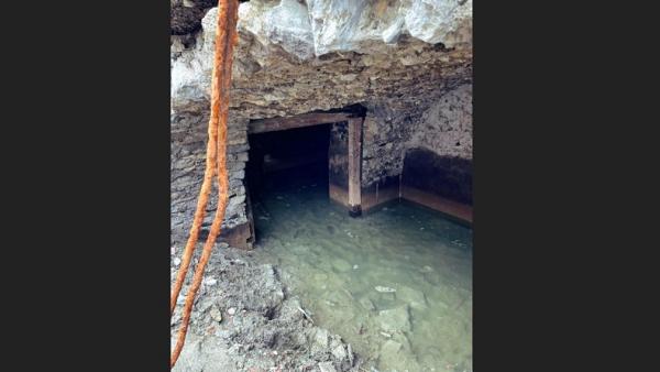 Penampakan salah satu bagian dari desa yang hilang di Danau Resia, Italia. (Foto: Reuters)