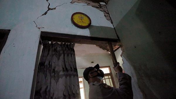1.240 Rumah Rusak akibat Gempa Magnitudo 5,9 di Blitar 