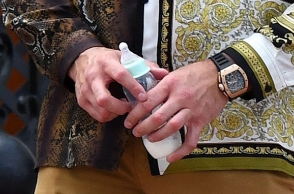 Jam tangan Tyson Fury. (Foto: The Sun)