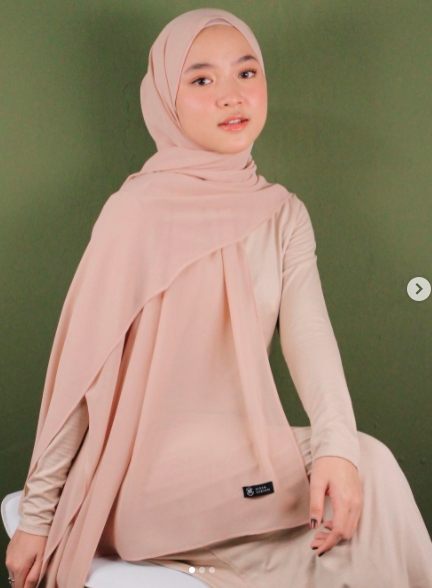 Gaya Nissa Sabyan yang selalu ditiru remaja putri. (Foto: Instagram/Nissa Sabyan)