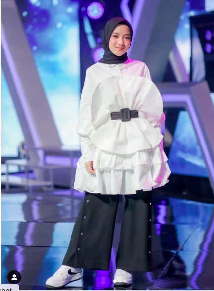 23 Nissa Sabyan3 Gaya Nissa Sabyan yang selalu ditiru remaja putri. (Foto: Instagram/Nissa Sabyan)