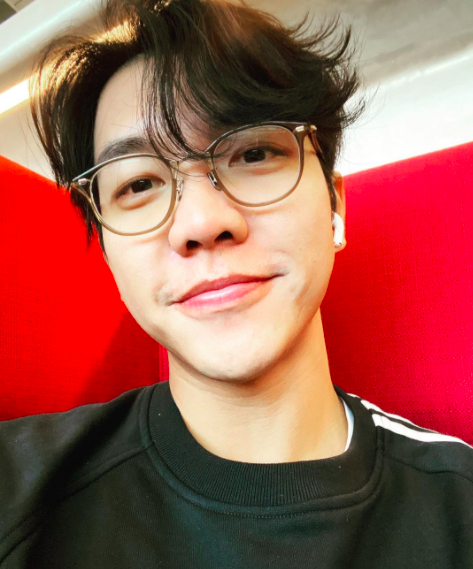 24 Lee Sung Gi2 Pesona Lee Seung Gi yang dikabarkan menjalin hubungan dengan Lee Da In. (Foto: Instagram/Lee Sung Gi)