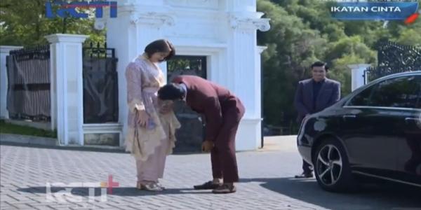 Romantisme Aldebaran dan Andin di sinetron Ikatan Cinta membuat penonton super baper. (Foto: Instagram)