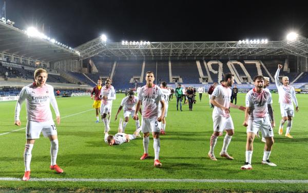 AC Milan 1 Pemain AC Milan merayakan kesuksesan lolos Liga Champions musim depan. (Foto: Reuters)
