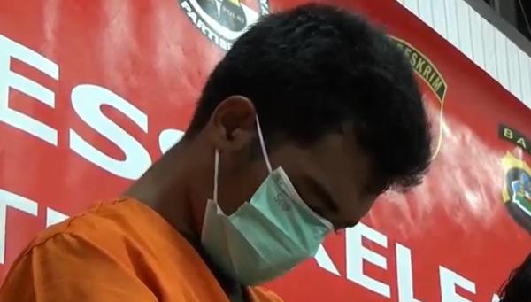 Peretasan FB Bali RF (23) peretas akun Facebook untuk menyebarkan penistaan agama Hindu ditangkap Ditreskrimsus Polda Bali. (Foto: iNews/Indira Arri)