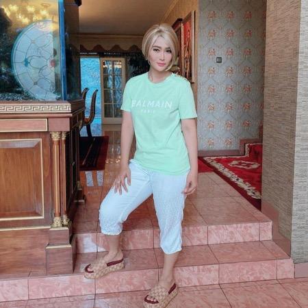 Inul d Inul tetap stylish di rumah.