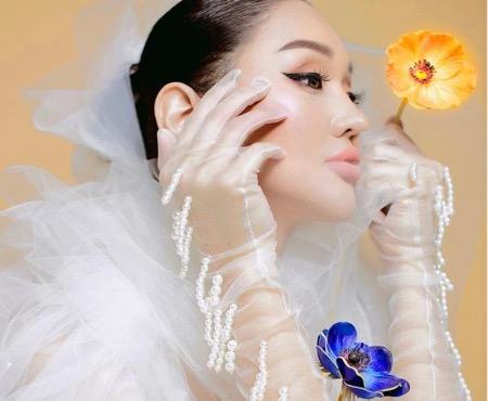 Lucinta L Lucinta Luna tampil bak pengantin.