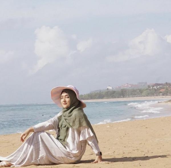 27 Cindy Cindy Fatikasari artis yang tenar di era 1990-an tetap terlihat cantik. (Foto: Instagram)