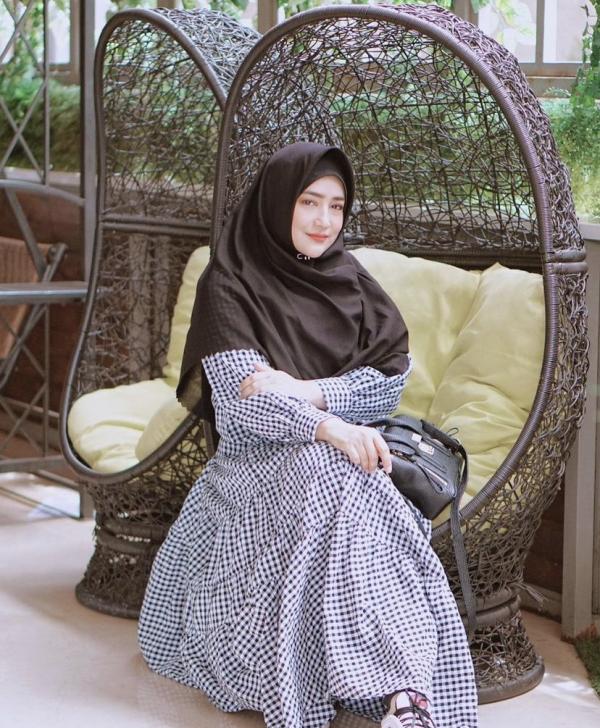 27 Cindy2 Cindy Fatikasari artis yang tenar di era 1990-an tetap terlihat cantik. (Foto: Instagram)