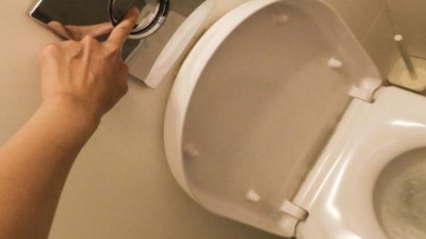 Ilustrasi cara mengajarkan anak toilet training, Rutin ke Toilet (Foto: SCMP) Ilustrasi cara mengajarkan anak toilet training, Rutin ke Toilet (Foto: SCMP)