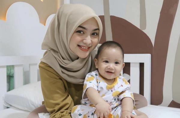 Citra Kirana Shares Secrets of Abundant Breastfeeding After Childbirth