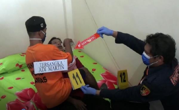 Suami bunuh istri sambas Suami membunuh istri siri dengan memaksa minum cairan kimia cuka getah. (Foto: iNews.id/Uun Yuniar)