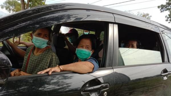 Vaksinasi Covid untuk warga lansia di Luwu Timur Vaksinasi Covid-19 untuk warga lansia di Luwu Timur yang diantar jemput (Antara)