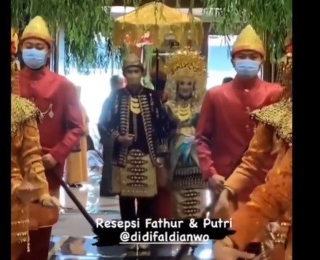 Proses resepsi pernikahan Fathur dan Putri.(Foto: Instagram)