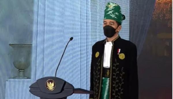 Jokowi Pakai Baju Adat Tanah Bumbu saat Upacara Hari Lahir Pancasila