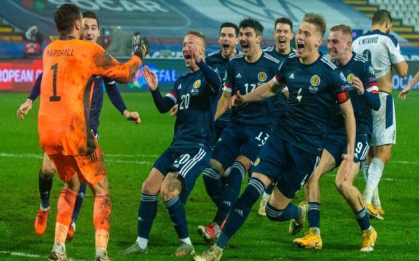 Timnas Skotlandia merayakan kelolosan ke Euro 2020 (Foto: BBC)