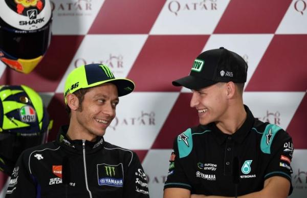 Valentino Rossi dan Fabio Quartararo Valentino Rossi (kiri) dan Fabio Quartararo (Foto: AFP)