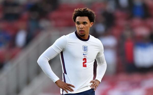 Bek Timnas Inggris Trent Alexander-Arnold menahan sakit cedera paha saat melawan Austria pada laga uji coba, Kamis (3/6/2021) dini hari WIB. (Foto: Reuters)