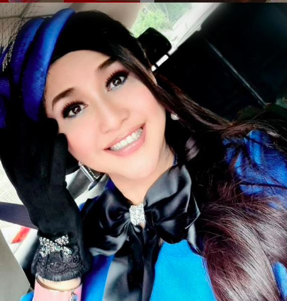  Artis cantik ini selalu mengelilingi Onky Alexander. (Foto: Instagram)
