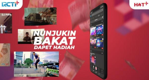 Warga saat menikmati kuliner nasi pagar di pinggir jalan raya Desa/Kecamatan Godong, Kabupaten Grobogan. Foto: iNews/Rustaman Nusantara.