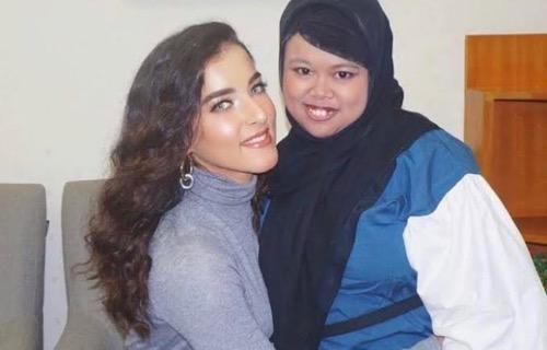 Kekeyi saat masih polos bersama Tasya F.