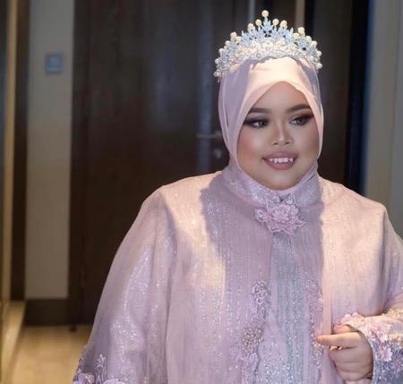 Kekeyi g Kekeyi tampil glowing.