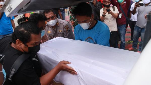 Jenazah Tukang Bangunan yang Ditembak KKB di Puncak Dipulangkan ke Kupang NTT
