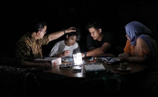 Peringati Hari Lingkungan Hidup Sedunia, Anies dan Keluarga Matikan Lampu Rumah 60 Menit