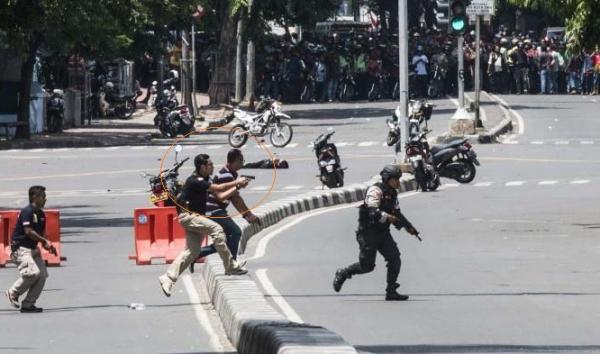 AKBP Teuku Arsya Khadafi saat terlibat penyerbuan terduga teroris usai bom Sarinah, Jalan Thamrin, Jakarta Pusat, beberapa waktu lalu. (Foto: dok. Okezone/Ist).
